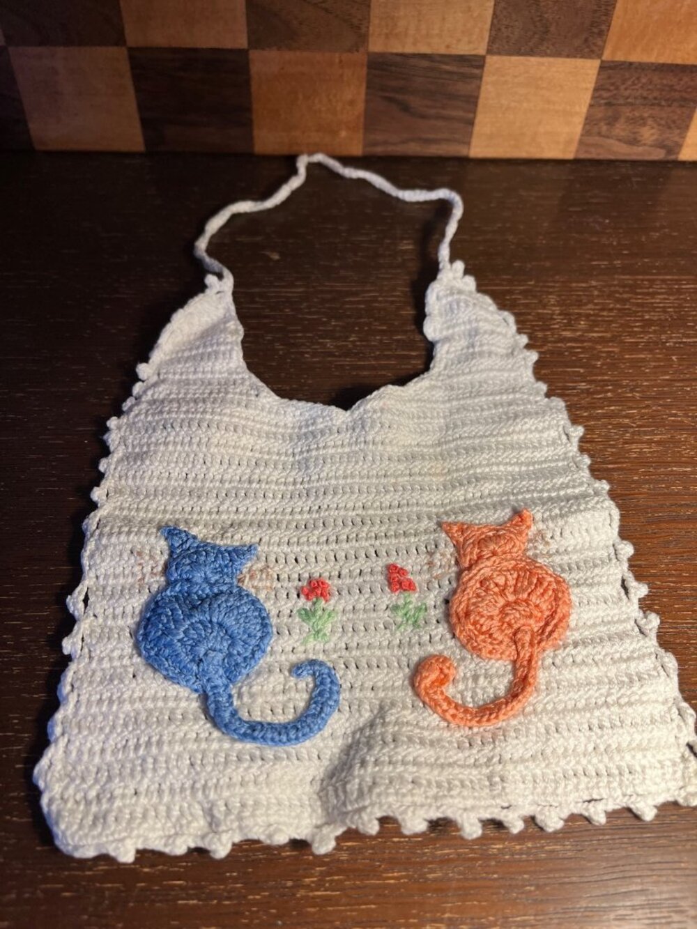 Vintage Handmade White Crocheted Bib with Cats A1261, shows wear